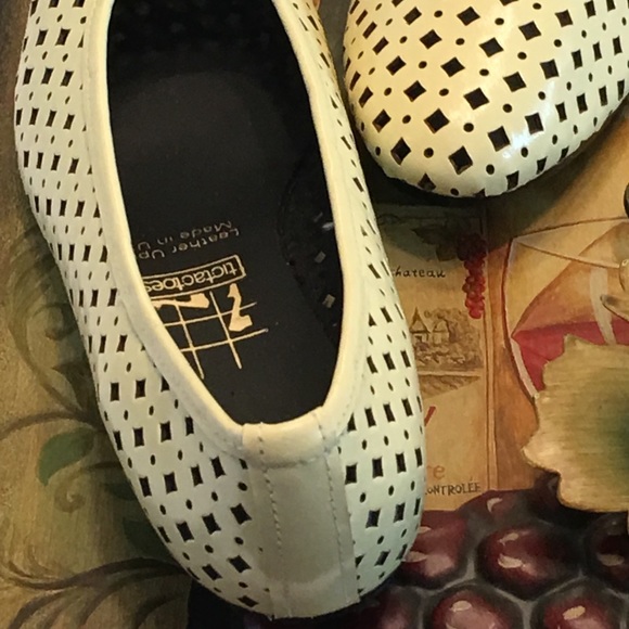 Yellow Leather Flats Slip On Almond Toe New Wide - Picture 9 of 16